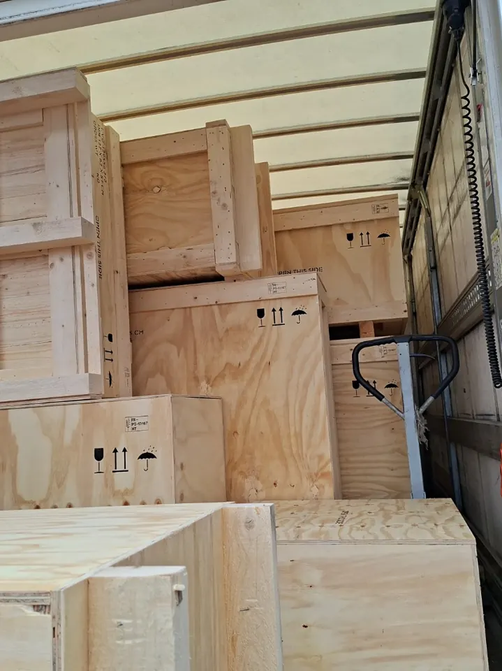 Photo de chargement JAST : Des caisses bois industrielles
