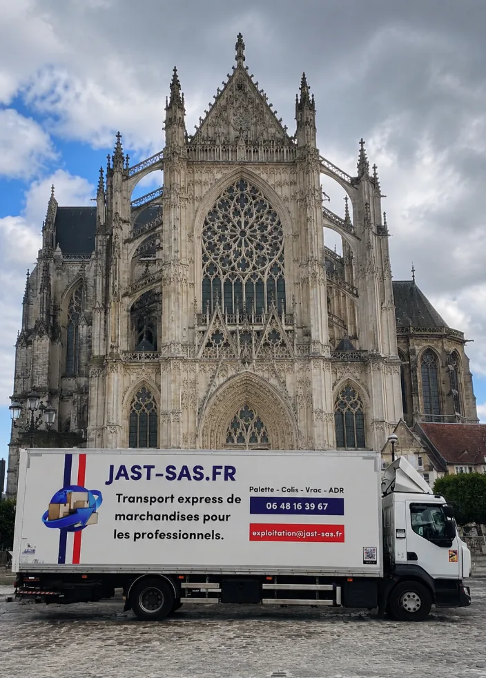 Porteur JAST devant la cathédrale de Beauvais, transporteur Oise